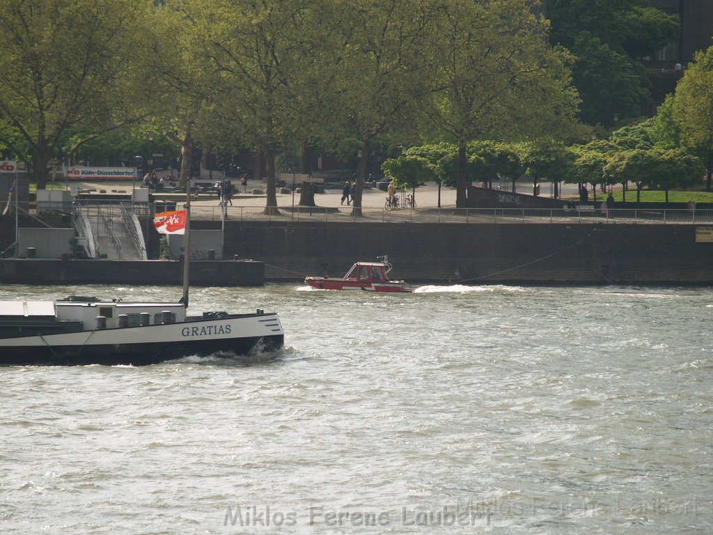 Uebungsfahrt Loeschboot und Ursula P75.JPG